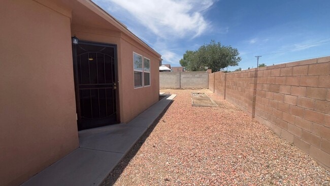 Building Photo - COMING SOON! Charming 2 Bedroom 2 Bathroom...