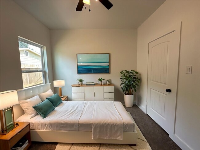 Building Photo - 243 Broadhurst Dr