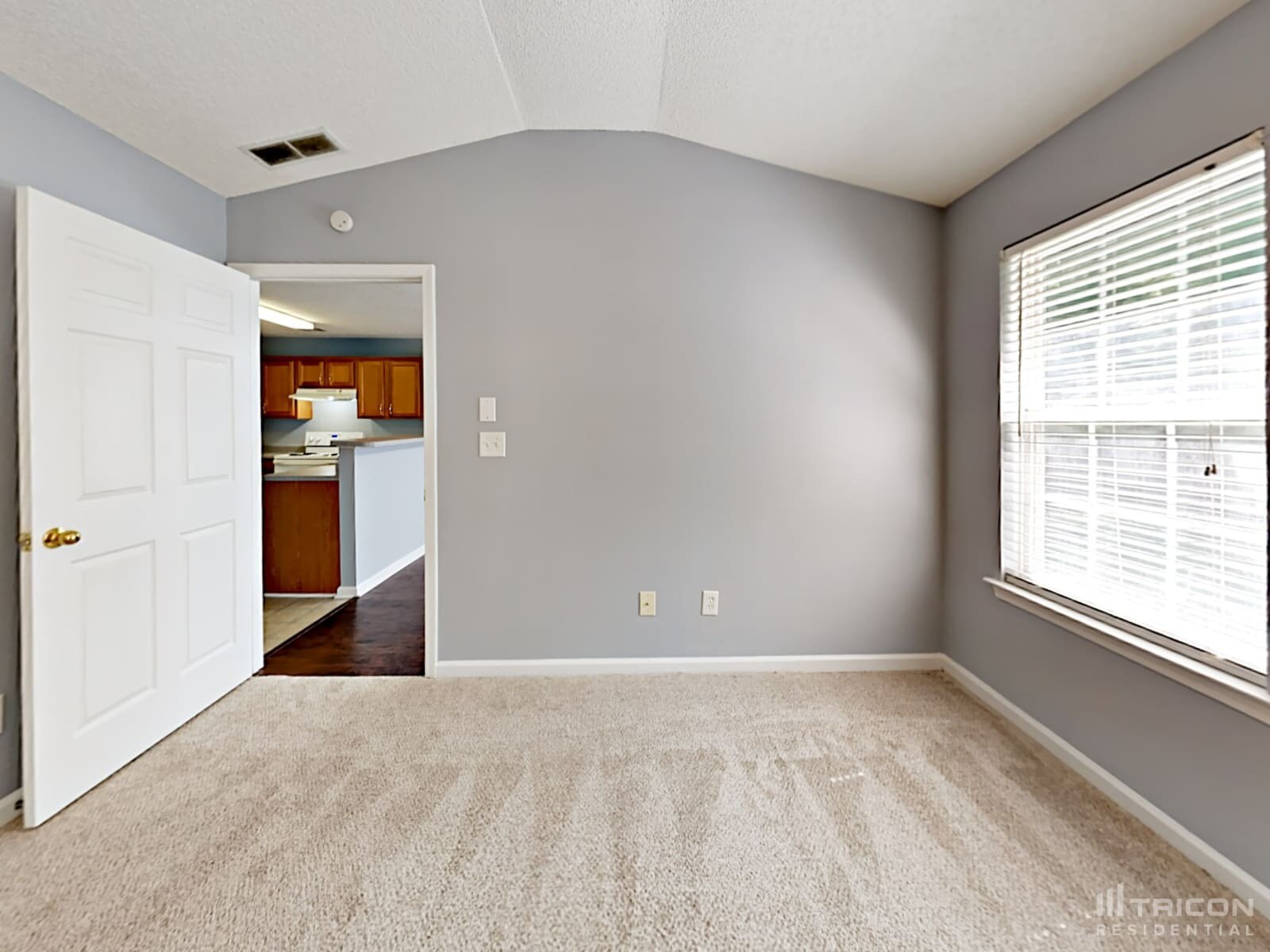 Building Photo - 2177 Red Oak Cir