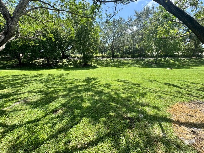 Building Photo - 77 Fairways Ln