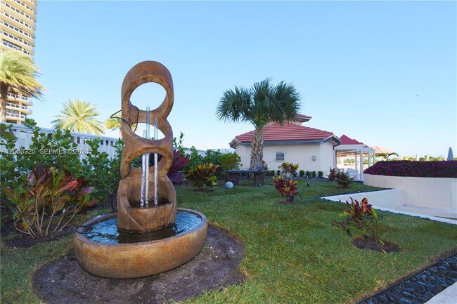 Building Photo - 20185 E Country Club Dr