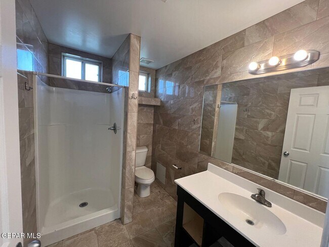 Building Photo - 540 S Yarbrough Dr