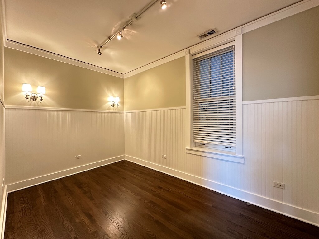 Building Photo - 3614 N Bosworth Ave