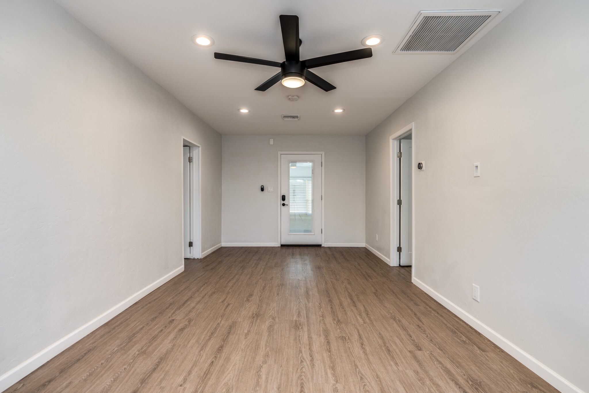 Building Photo - 1132 E Florita St