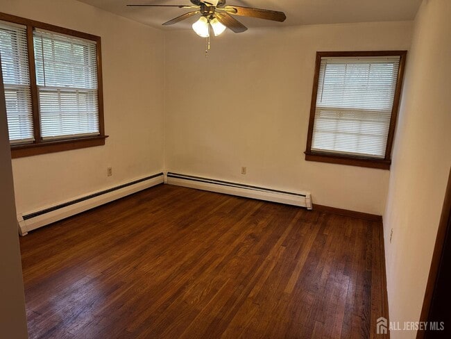 Building Photo - 7 Paul St