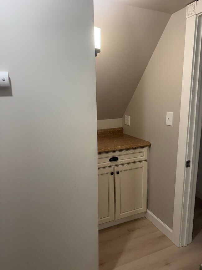 Building Photo - Adorable 4 Bed 1 bath Baldwinsville Cottage