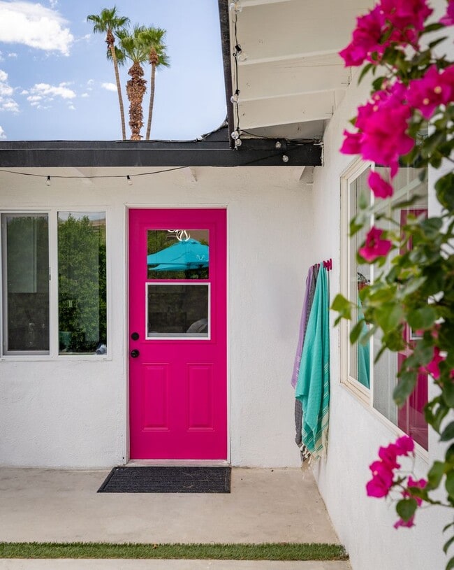Building Photo - Stunning Desert Contemporary Home in Sunrise Park (Monthly Only - No Long Term)