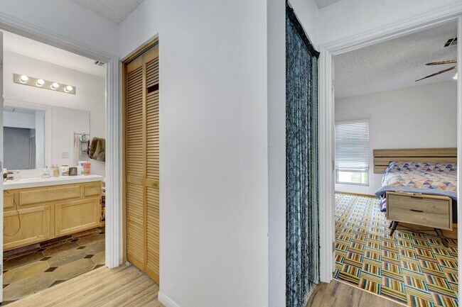 Building Photo - 3 bedroom home with pool!!