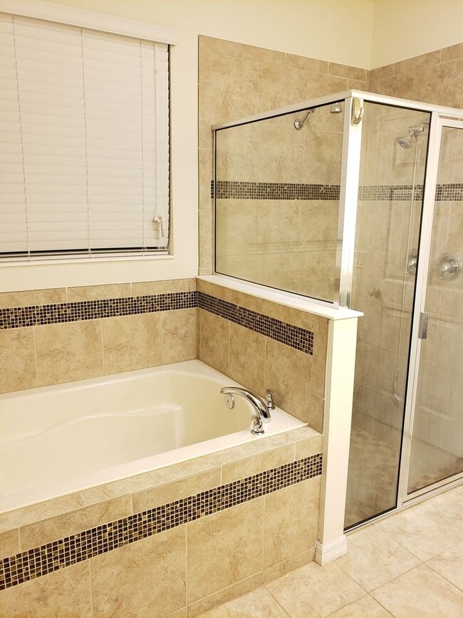 Building Photo - Nona Grove - 4 bedroom 3 bath home with pr...