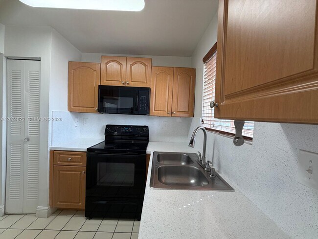 Building Photo - 6207 SW 131st Ct