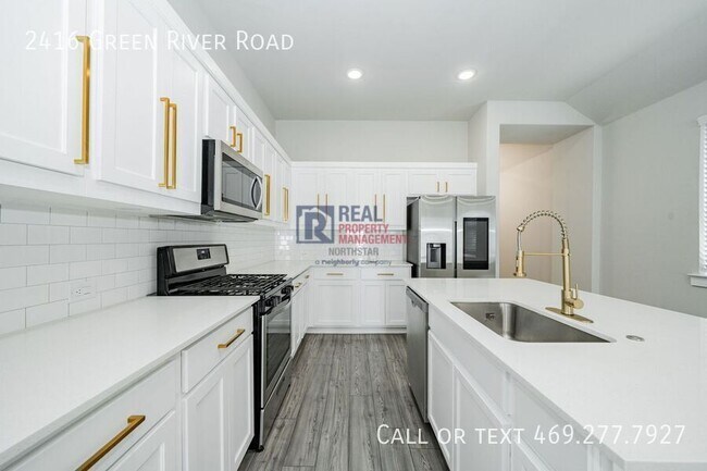 Building Photo - 2416 Green River Rd