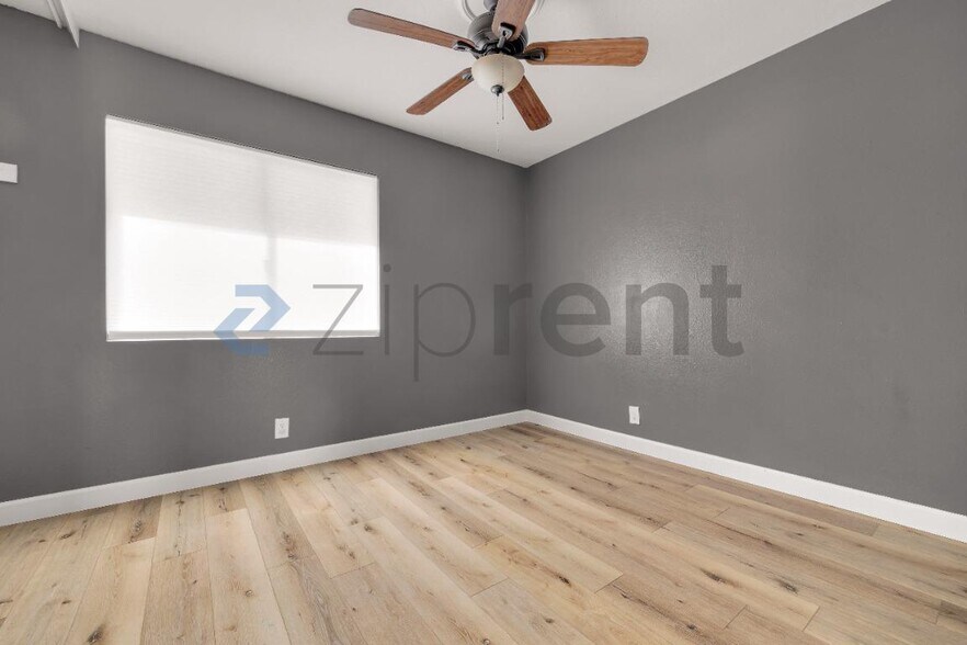 Building Photo - Unit