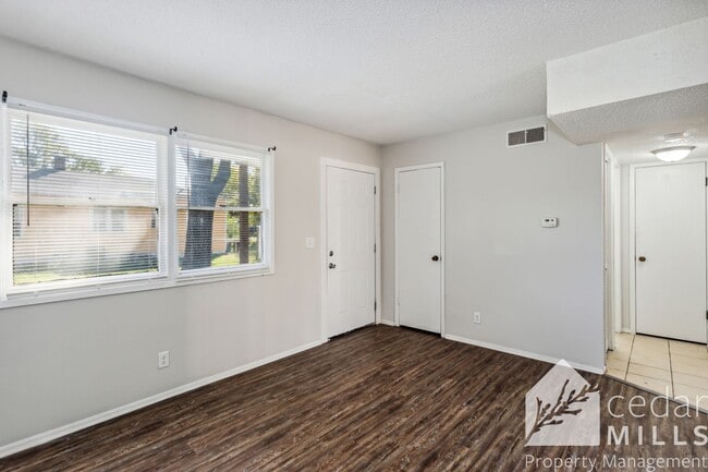 Building Photo - 1119 S Fern St