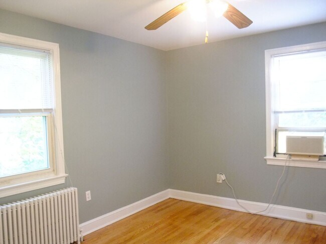 Building Photo - 8206 Greenwood Ave