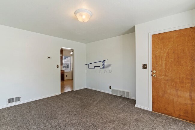 Building Photo - Quincy Duplex