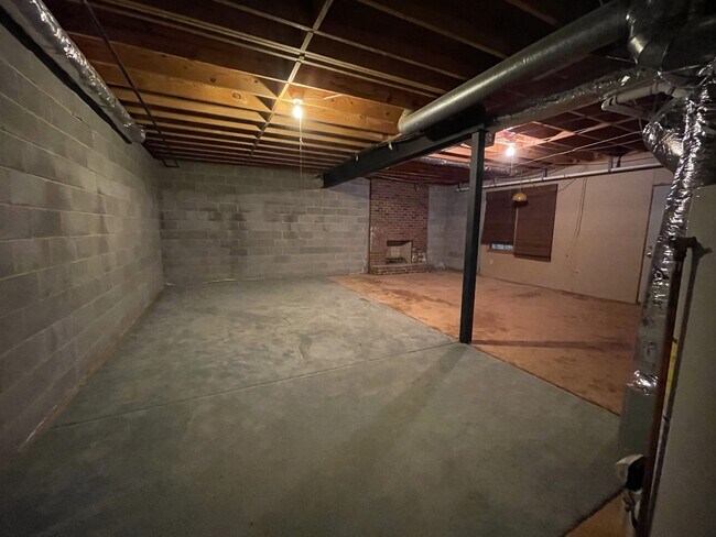 Building Photo - 163 Bent Tree Dr