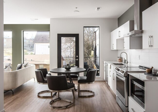 Building Photo - Stunning one bedroom unit in The Wedgewood section of town.