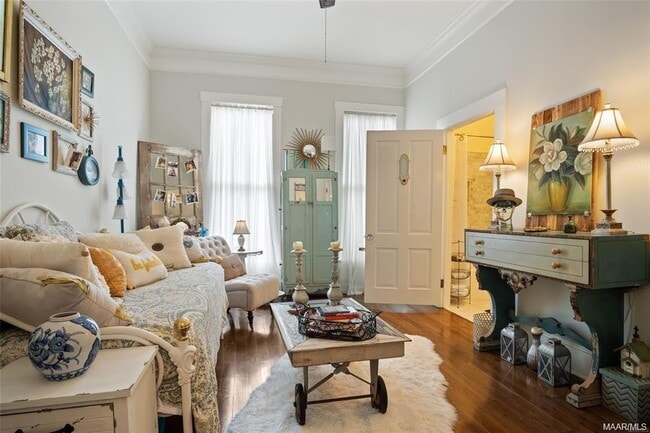 Building Photo - 345 S Washington St