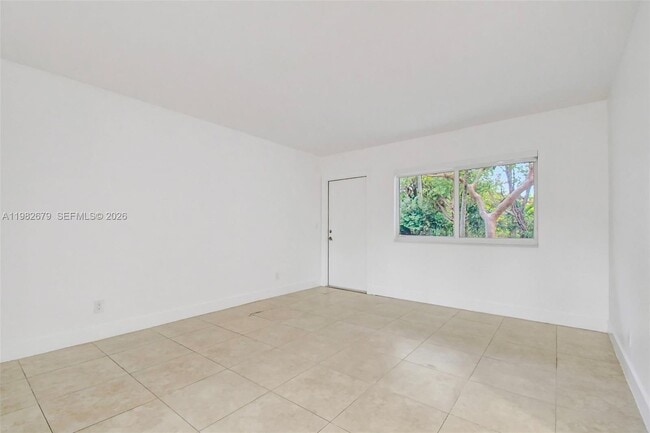 Building Photo - 407 SE 9th Ct