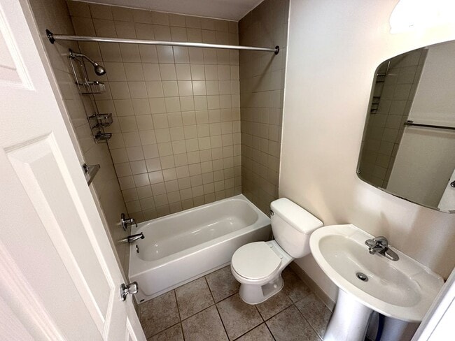 Building Photo - Gorgeous 2-Bedroom Townhome in the Heart of Olde Richmond! Available NOW!