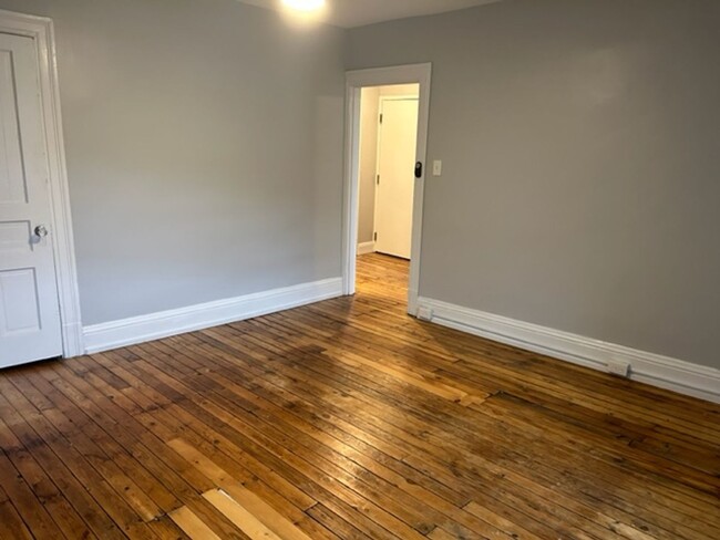 Building Photo - 5533 Black St