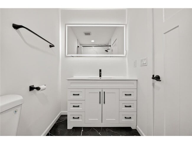 Building Photo - 110920 Oak Knoll Terrace S