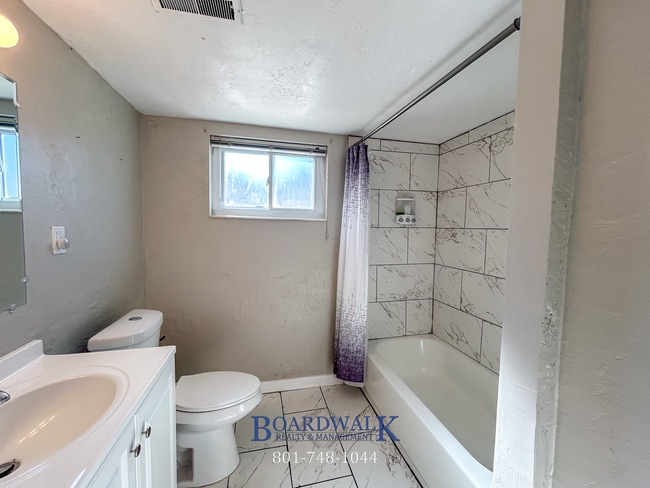 Building Photo - Spacious 4-Bed Home with In-Law