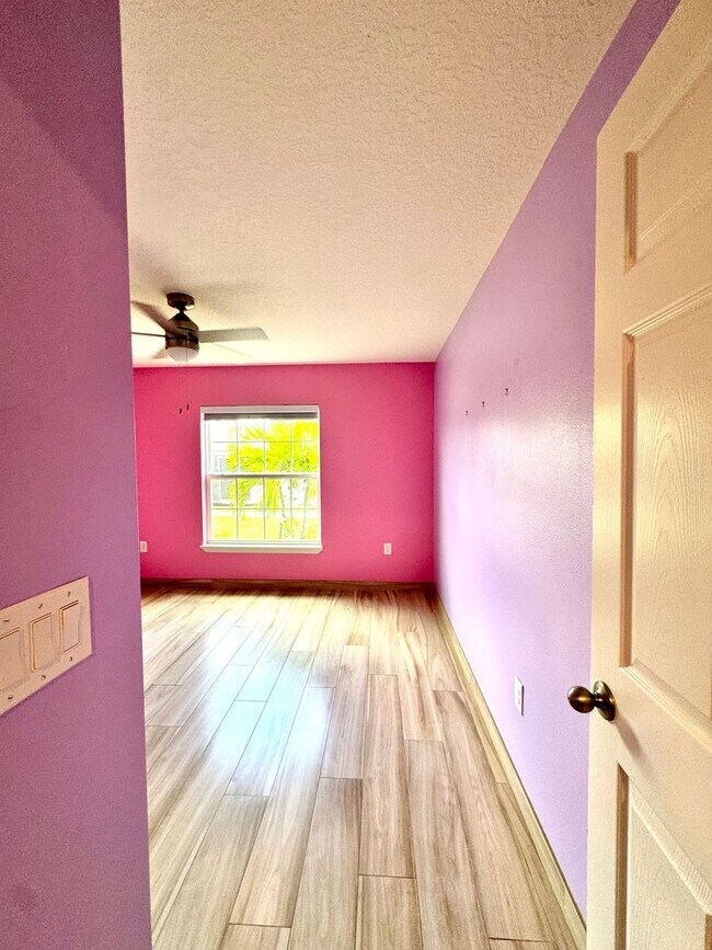 Building Photo - Beautiful 4-Bed, 2-Bath Home in a Prime Location!