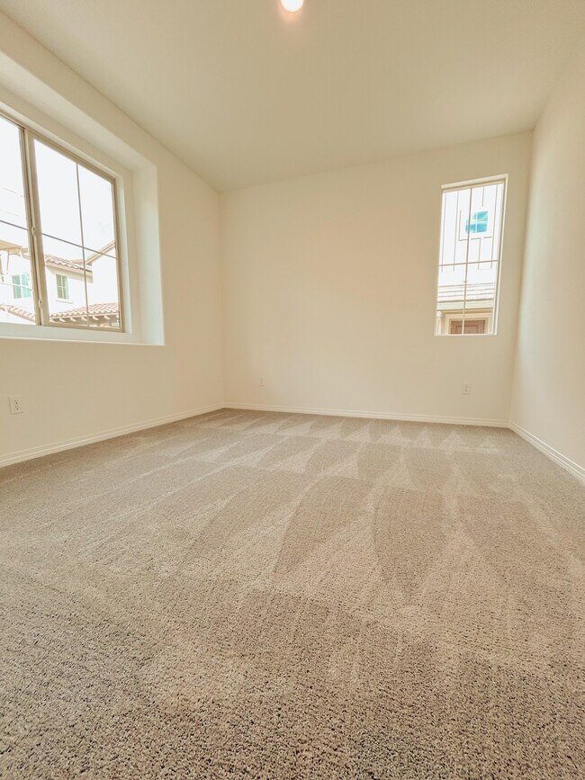 Building Photo - 5254 Wildflower Ln