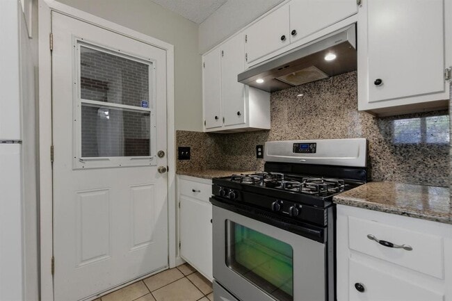 Building Photo - 5704 Cedardale Dr