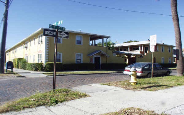 Primary Photo - Palm Court Apartments