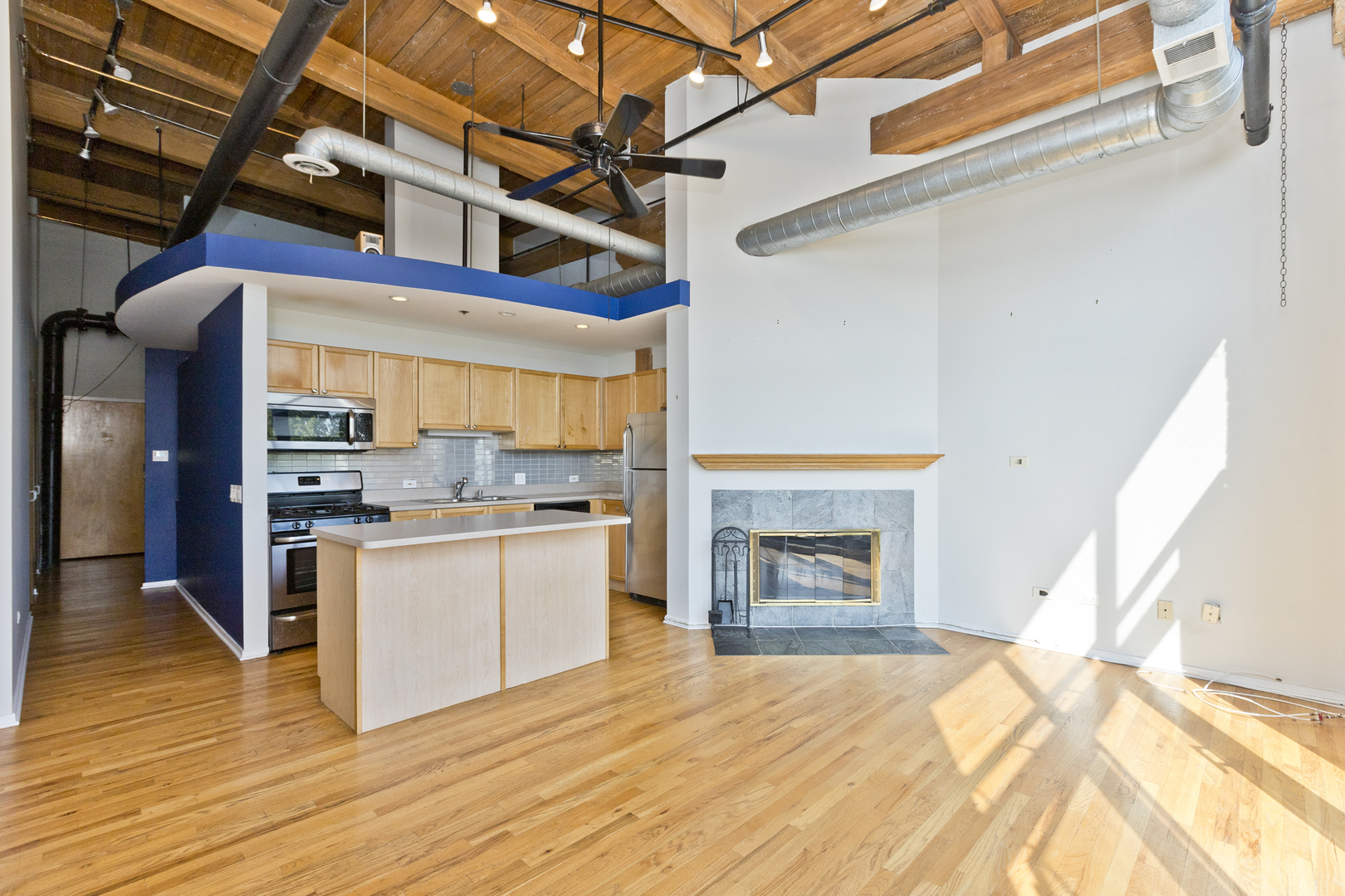 Building Photo - 2210 W Wabansia Ave