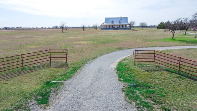 Building Photo - 3 Bed 3 Bath in Krum with 21 acres