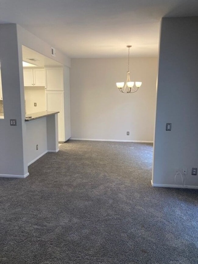 Building Photo - 3 Bedroom 3 Bath Home Located in the gated...