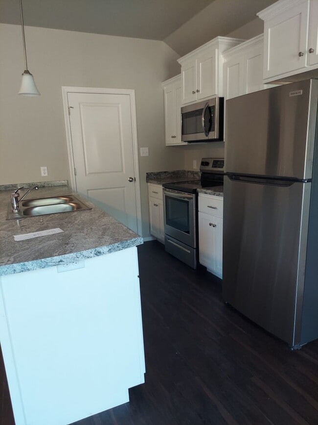Building Photo - 2118 Ingalls Ln