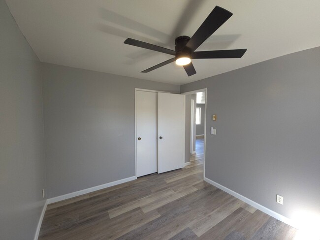 Building Photo - 2 Bed 1 Bath