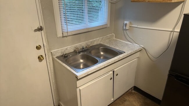 Building Photo - 1 bed 1bath duplex near Prisma health