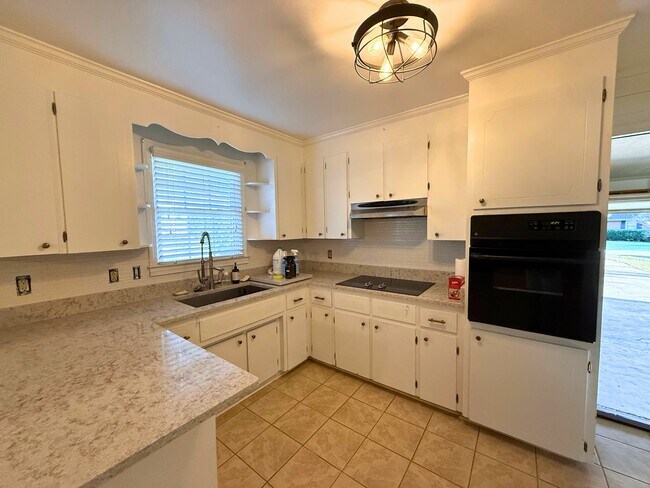 Building Photo - 9 Hardwick Dr