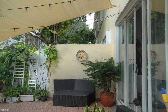 Building Photo - 4 br, 3 bath Townhome - 4253 SW 124th Ter