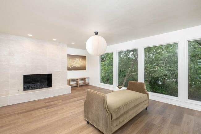 Building Photo - 884 Shrewsbury Ln