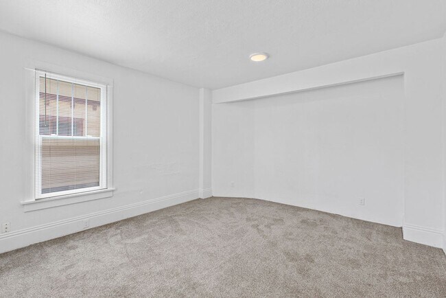 Building Photo - 1615 11th Ave