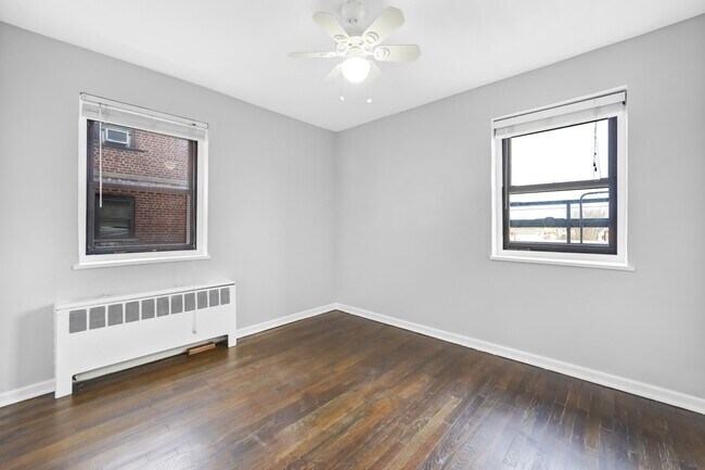 Building Photo - 2339 Hudson Terrace