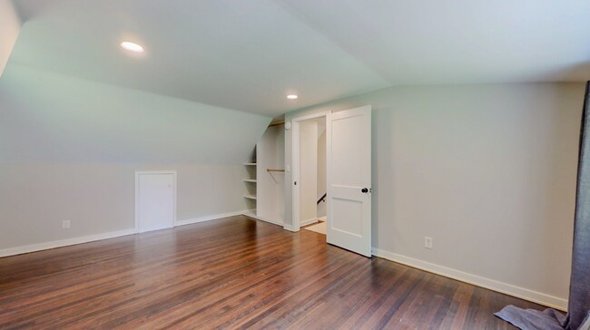 Building Photo - Updated Cape-Style Home Near Sherwood & Si...