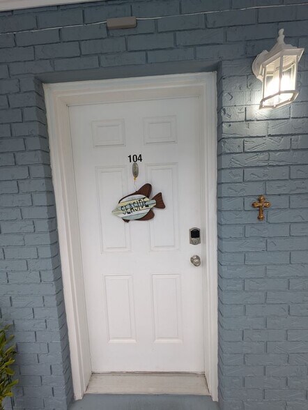 Building Photo - 1282 Beach Blvd