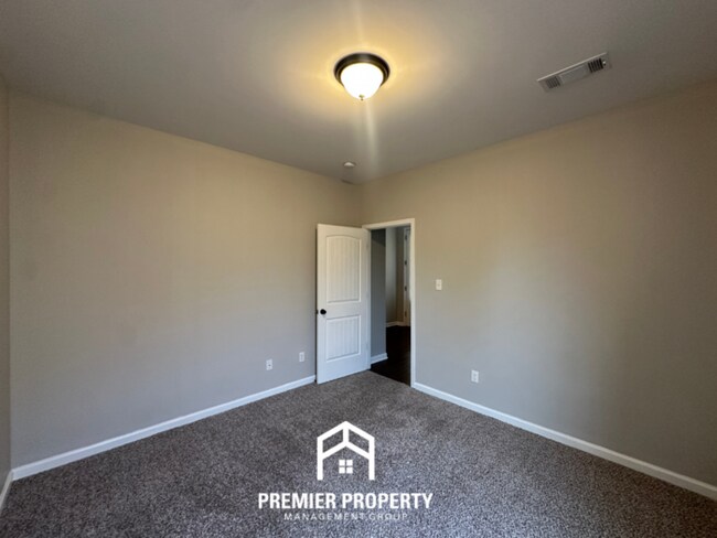 Building Photo - Luxury 4BR/3BA Arlington Home | Top-Tier Schools, Granite, Vaulted Ceilings & Covered Patio