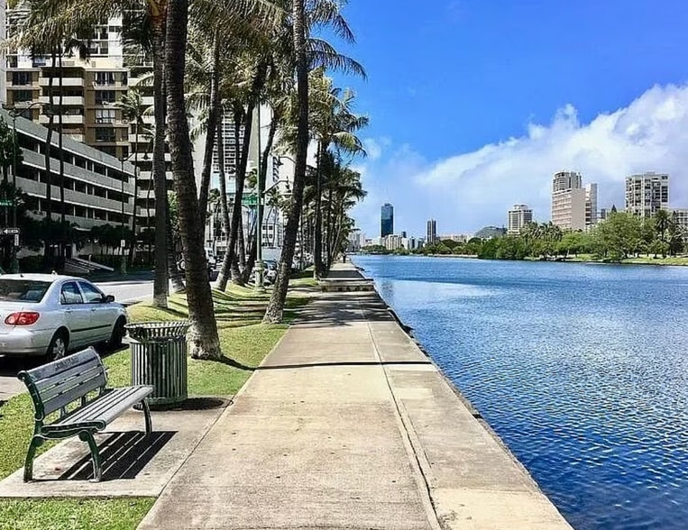 Building Photo - 2211 Ala Wai Blvd
