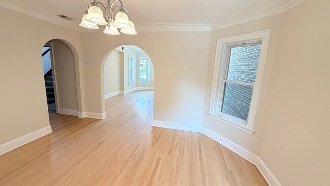 Building Photo - 5706 N Maplewood Ave