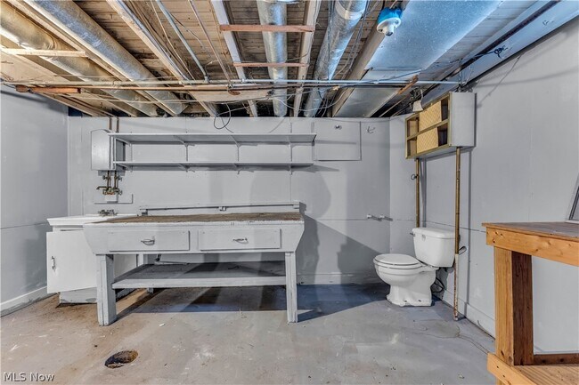 Building Photo - 2150 Glenridge Rd