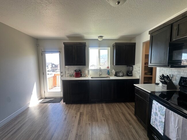 Building Photo - Summit ridge home