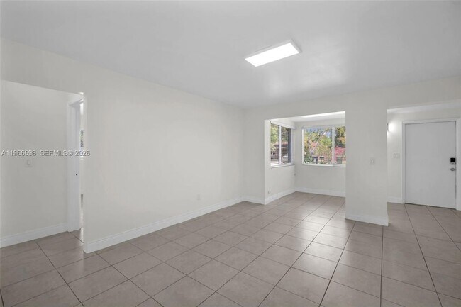 Building Photo - 1548 NE 131st Ln